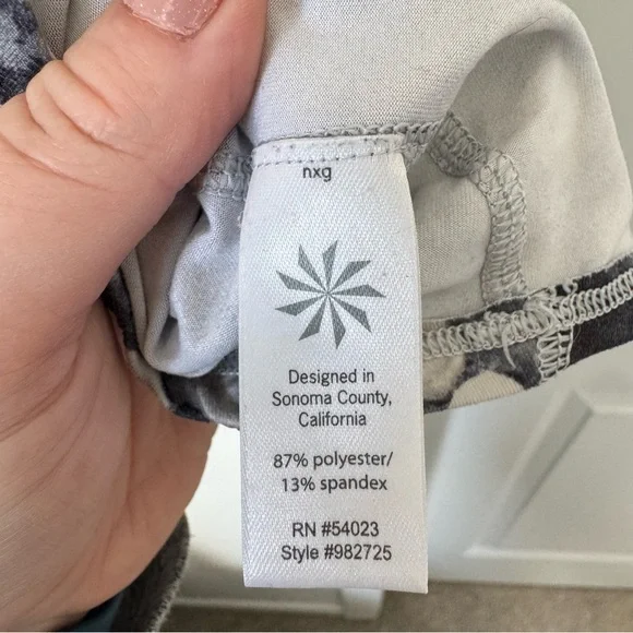 Athleta Chi Dot Tank in Moon Grey Size Small Racerback Activewear Athleisure - Picture 9 of 10